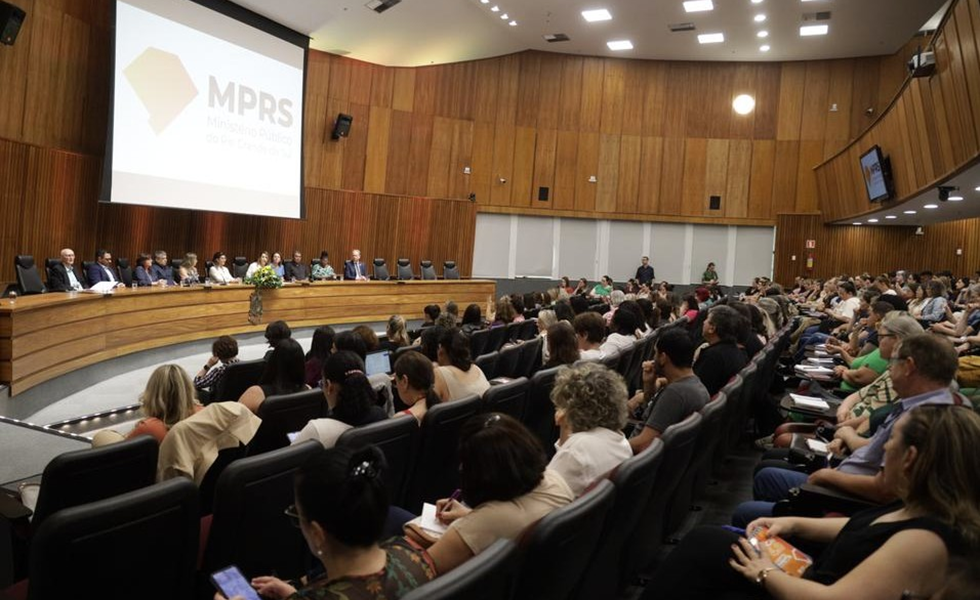 Ministério Público convida escolar para evento sobre combate ao bullying e cyberbullying